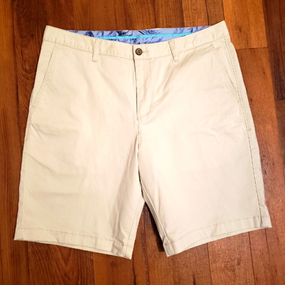 Tommy Bahama Mens Khaki Chino Shorts